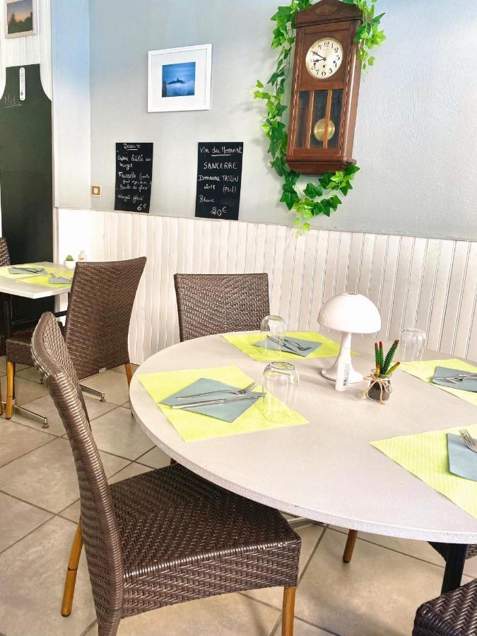 Hotel Les Voyageurs Charols Zewnętrze zdjęcie