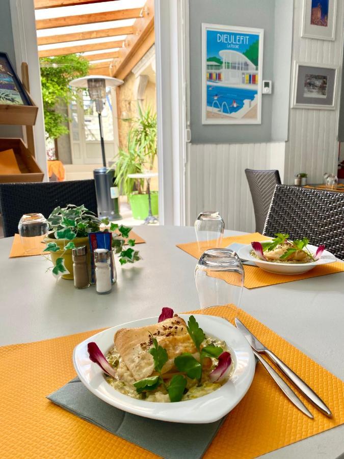 Hotel Les Voyageurs Charols Zewnętrze zdjęcie
