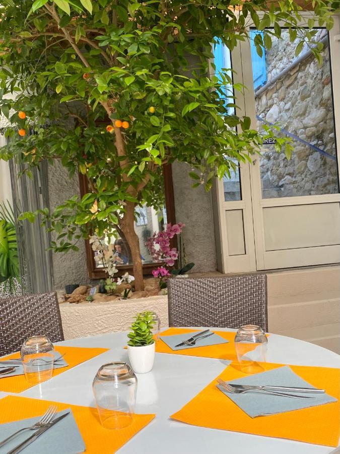 Hotel Les Voyageurs Charols Zewnętrze zdjęcie