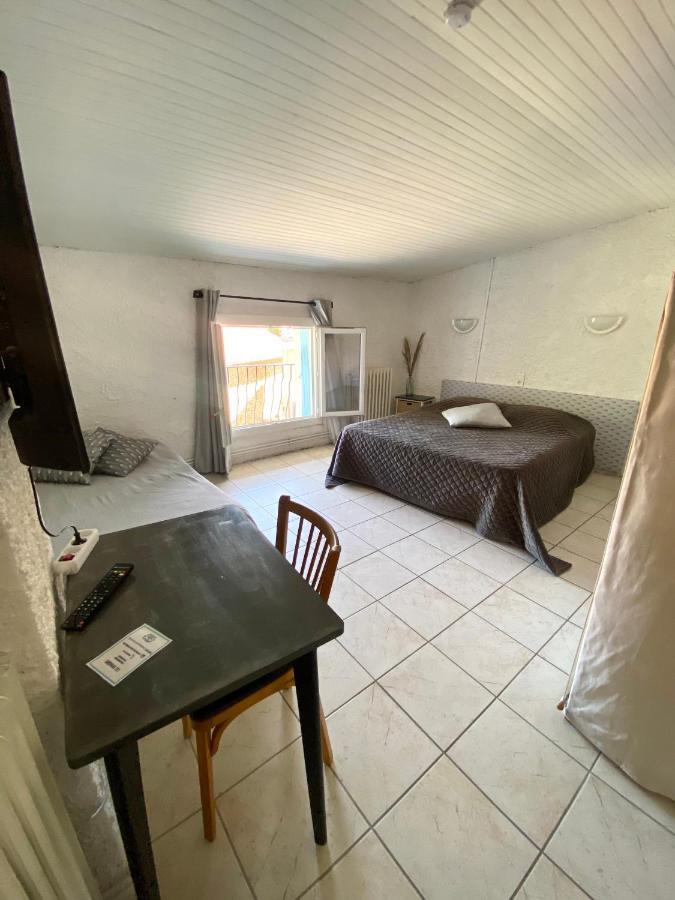 Hotel Les Voyageurs Charols Zewnętrze zdjęcie